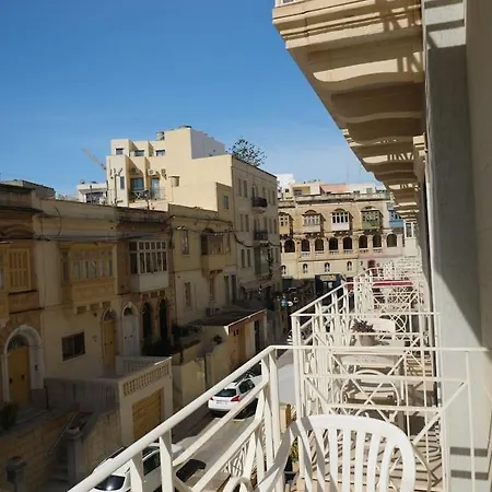 Spacious 2 Bedroom In Border St Julians Διαμέρισμα Σλιέμα