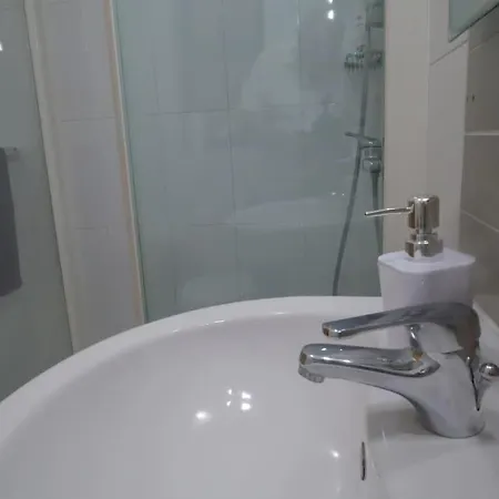 Spacious 2 Bedroom In Border St Julians شقة