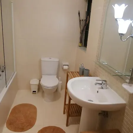 Spacious 2 Bedroom In Border St Julians Διαμέρισμα *