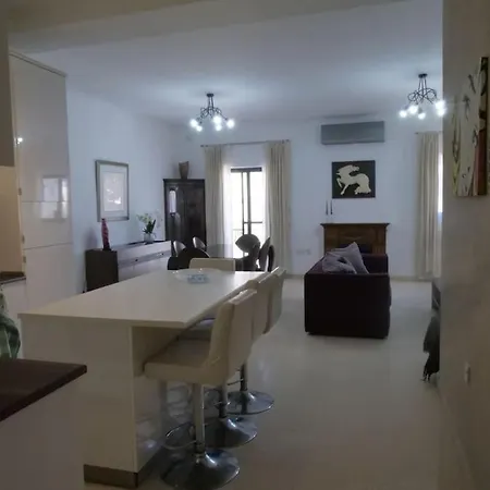 Spacious 2 Bedroom In Border St Julians *