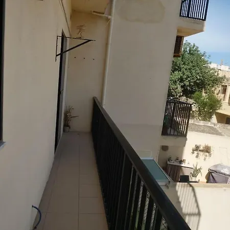 Spacious 2 Bedroom In Border St Julians سليمة