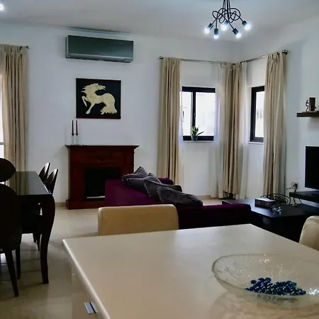 Spacious 2 Bedroom In Border St Julians Διαμέρισμα