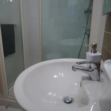 Spacious 2 Bedroom In Border St Julians Apartamento *